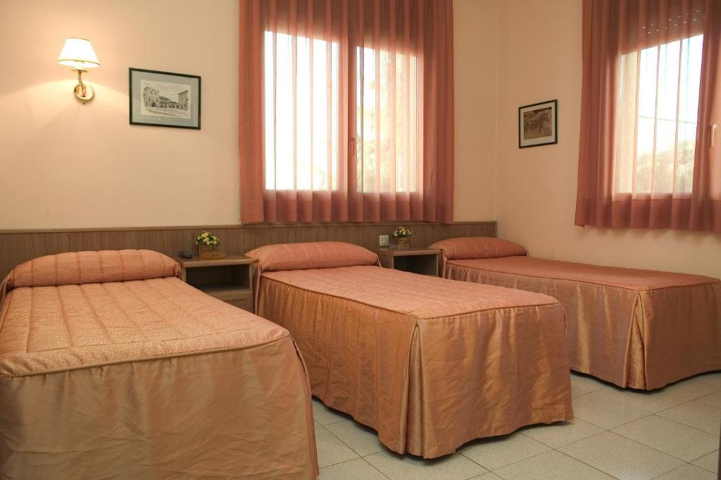 Hostal Montserrat Tona ห้อง รูปภาพ