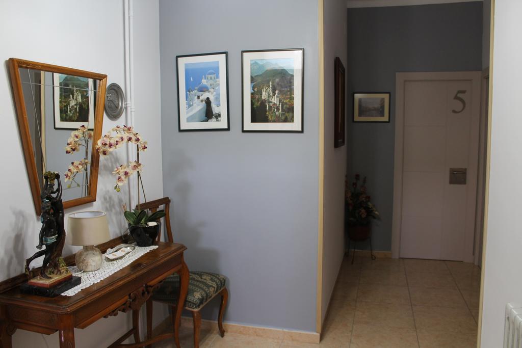 Hostal Montserrat Tona ภายนอก รูปภาพ