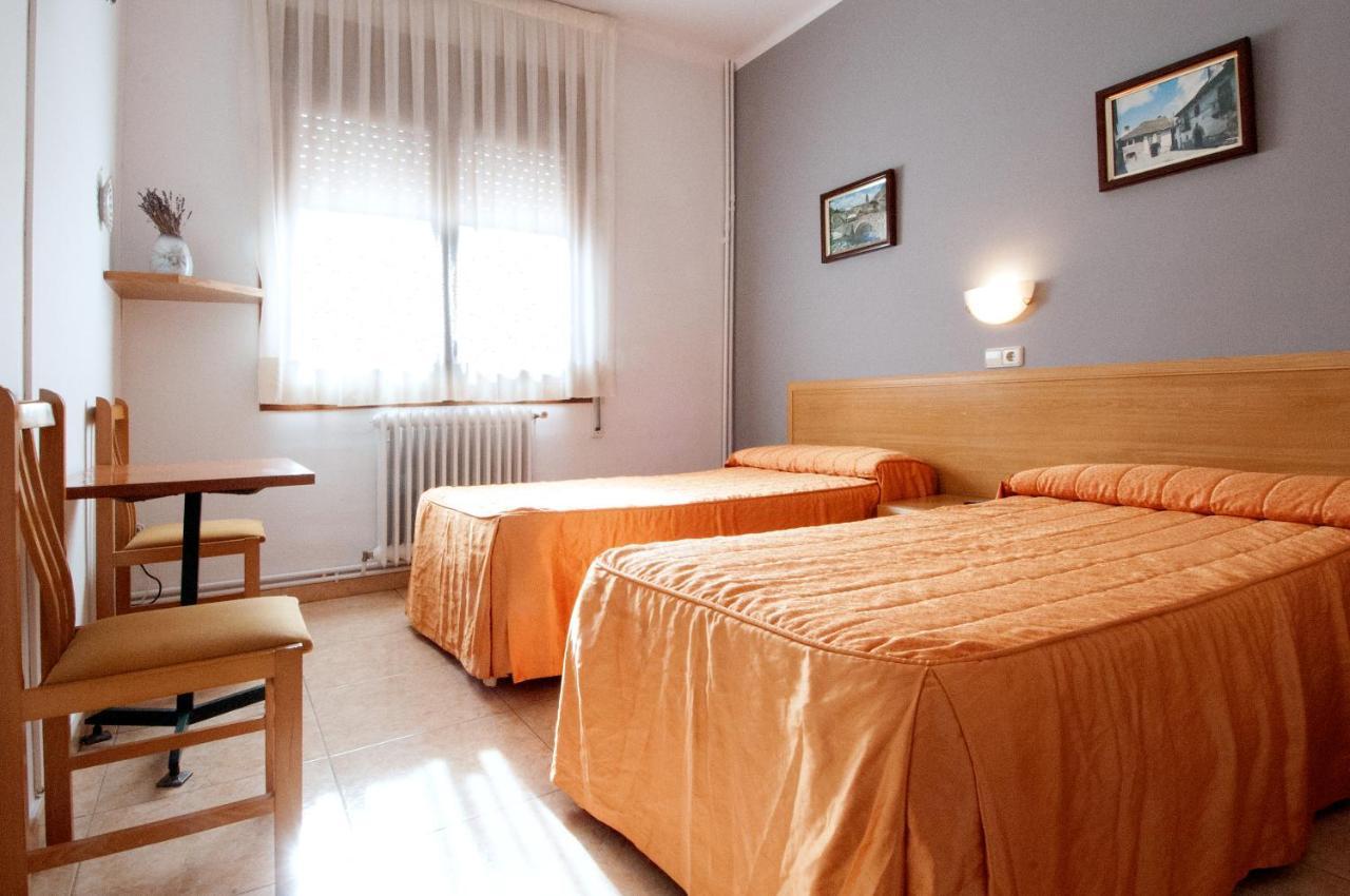 Hostal Montserrat Tona ห้อง รูปภาพ